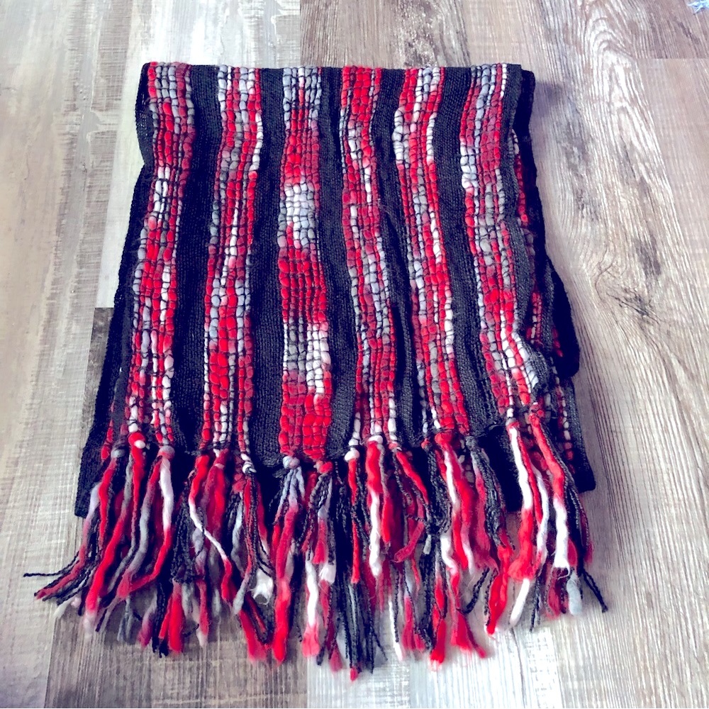 Unbranded red black and white chunky knit fringe detail scarf - Picture 2 of 3